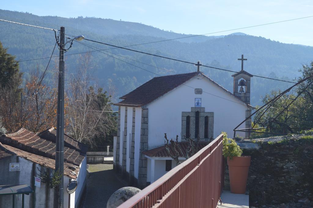 Casa Da Fonte De Santo Antonio Bed & Breakfast Cerdeira Exterior photo